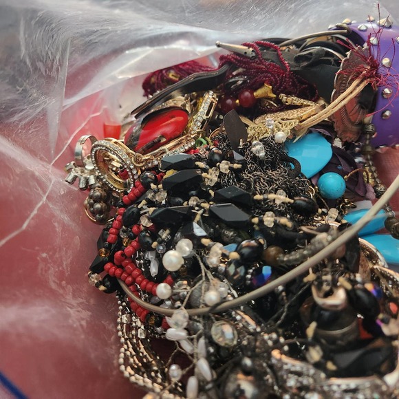 Large Jewelry Lot Over 3 POUNDS Untested Repairs Craft Junk Fashion Jewelry - Picture 2 of 4
